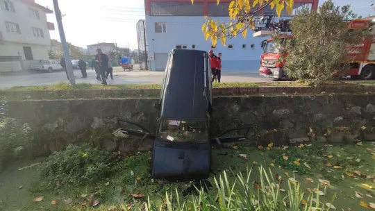Otomobil su kanalına uçtu