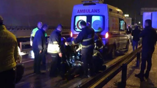 Otomobil tıra arkadan çarptı: 3'ü ağır 4 yaralı