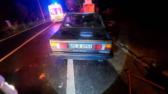 Otomobil yoldan çıkıp duvara çarptı: 1 ölü, 1 yaralı