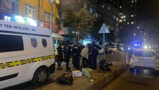 Otomobilden kadını kaçırdılar, kaçtıkları sırada otomobili kurşunladılar: 1 ölü