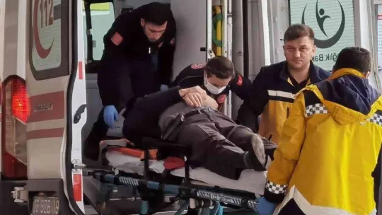 Otomobilin bisiklete çarptığı anlar kamerada