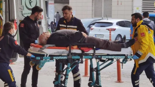 Otomobilin bisiklete çarptığı anlar kamerada