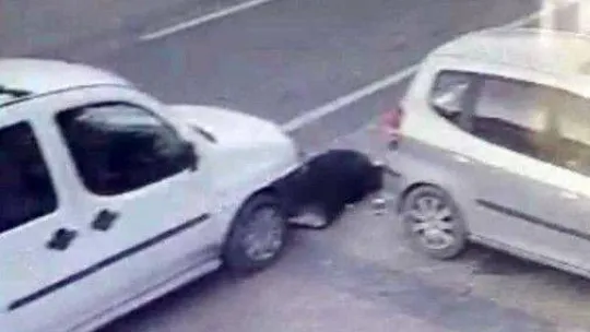 Otomobilin çarptığı kadın yaşam mücadelesini kaybetti