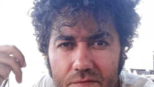 Otomobilin çarptığı kişi metrelerce savrularak hayatını kaybetti