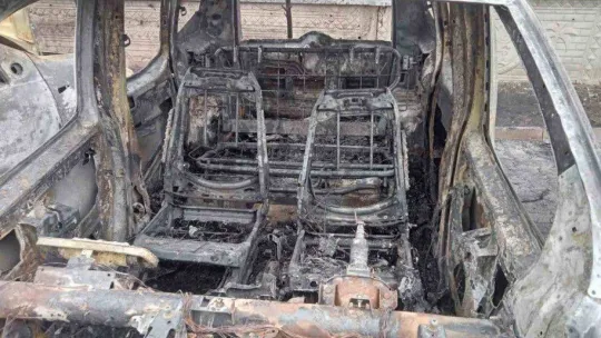 Otomobilin elektrik aksamındaki yangın 5 aracı küle çevirdi