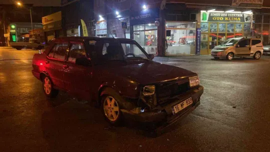 Otomobilin motosiklete çarptığı an kamerada