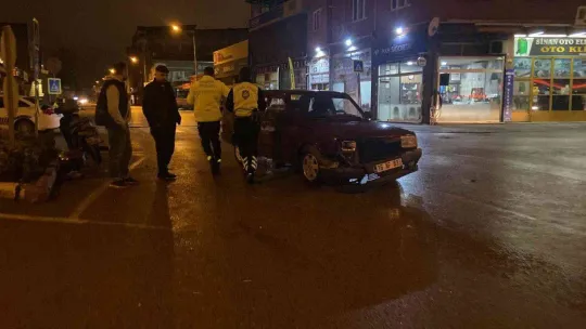 Otomobilin motosiklete çarptığı an kamerada