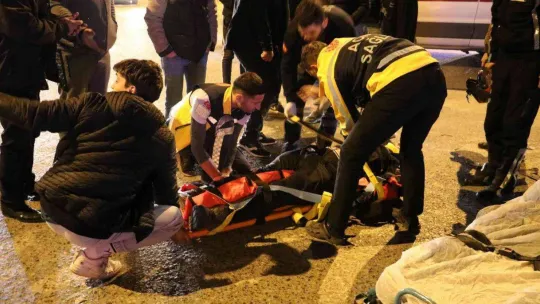 Otomobille motosikletlinin karıştığı kazada kurye yaralandı