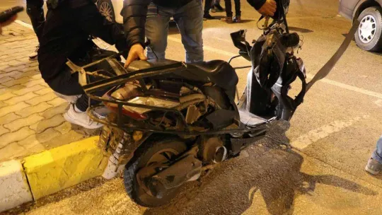 Otomobille motosikletlinin karıştığı kazada kurye yaralandı