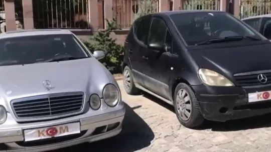 Otomobilleri motor ve şasi numaralarını değiştirip sattıkları iddia edilen 4 kişi tutuklandı