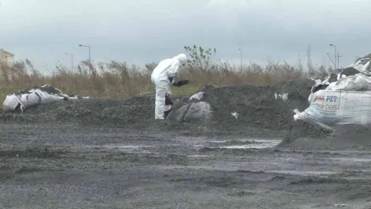 Otoyol kenarına kaçak şekilde bırakılan kimyasal madde paniğe neden oldu