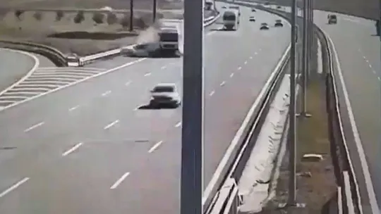 Otoyolda geri manevra yapan İBB aracının şoförü kazada hayatını kaybetti