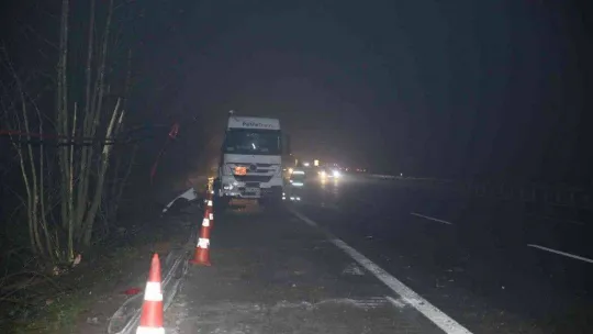 Otoyolda korkutan kaza: LPG yüklü tanker devrildi