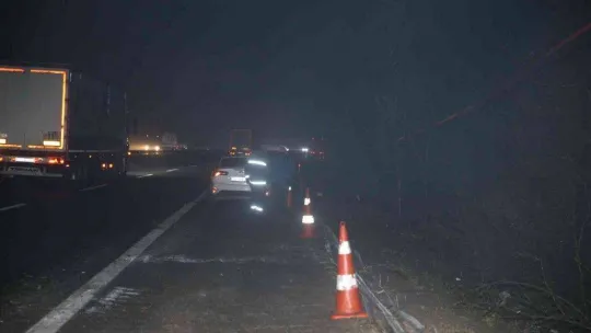 Otoyolda korkutan kaza: LPG yüklü tanker devrildi