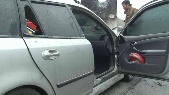 Otoyolda seyir halindeki otomobil alev aldı, o anlar kameraya yansıdı