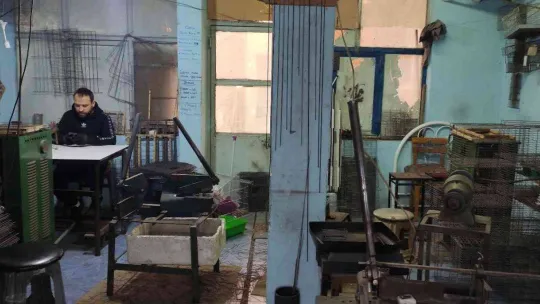 (Özel) Abi kardeş 70 metre kare atölyede Türkiye'nin kafes ihtiyacını karşılıyor