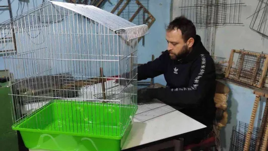 (Özel) Abi kardeş 70 metre kare atölyede Türkiye'nin kafes ihtiyacını karşılıyor