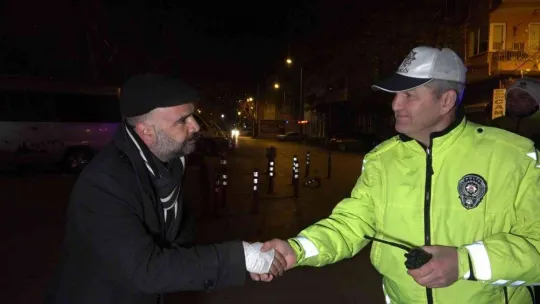 (Özel) Alkollü arkadaşına ceza yağdı, o ise mini konser verdi