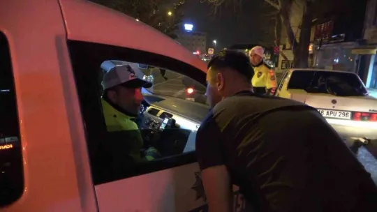 (Özel) Alkollü sürücü uygulama noktasından böyle kaçtı, 4 kilometre kovalamaca ile yakalandı