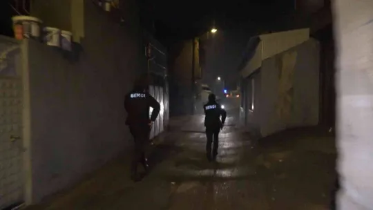 (Özel) Babasının otomobiliyle kaçarken kaza yaptı, ehliyetsiz yakalandı