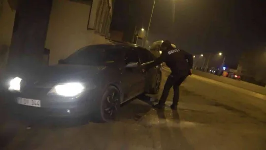 (Özel) Babasının otomobiliyle kaçarken kaza yaptı, ehliyetsiz yakalandı