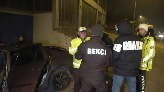 (Özel) Babasının otomobiliyle kaçarken kaza yaptı, ehliyetsiz yakalandı