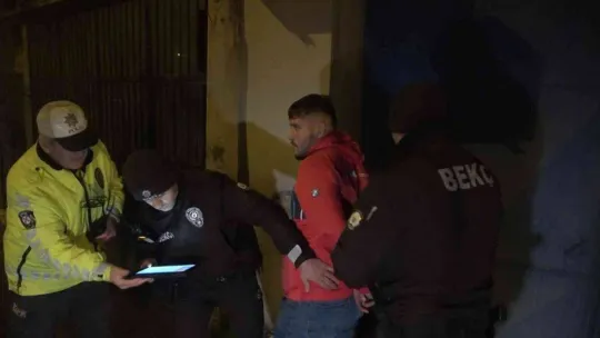 (Özel) Babasının otomobiliyle kaçarken kaza yaptı, ehliyetsiz yakalandı