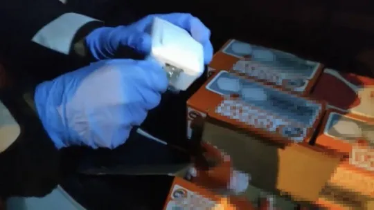 (Özel) Beşiktaş'ta akılalmaz uyuşturucu sevkiyatı: Prizlerin içerisinde kokain bulundu