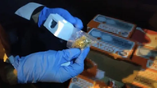 (Özel) Beşiktaş'ta akılalmaz uyuşturucu sevkiyatı: Prizlerin içerisinde kokain bulundu