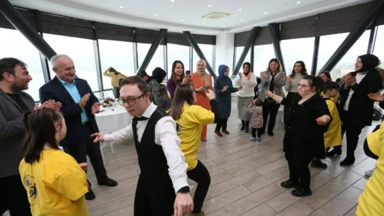 Özel bireyler 'Yanımdasın Beni Tanı' etkinliğinde eğlendi