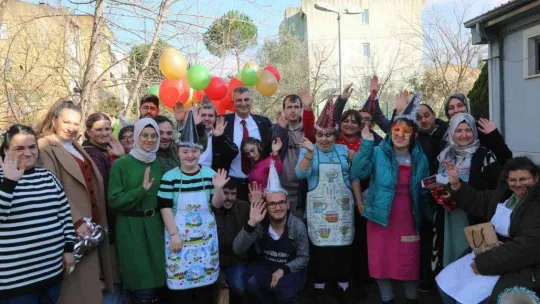 Özel bireyler kurabiye yapmanın heyecanını yaşadı