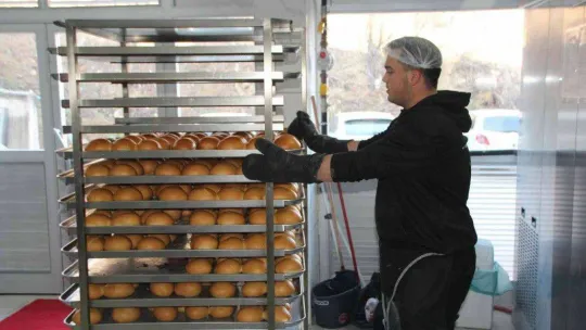 (ÖZEL) Bu öğrenciler günlük 10 bin ekmek üretmeyi hedefliyor