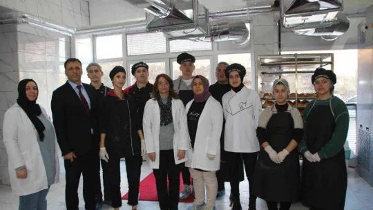 (ÖZEL) Bu öğrenciler günlük 10 bin ekmek üretmeyi hedefliyor