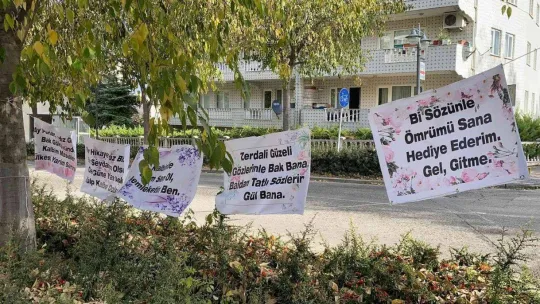 (Özel) Bursa'da eşine kendisini affettirmek için çalıştığı marketin karşısına pankart astı