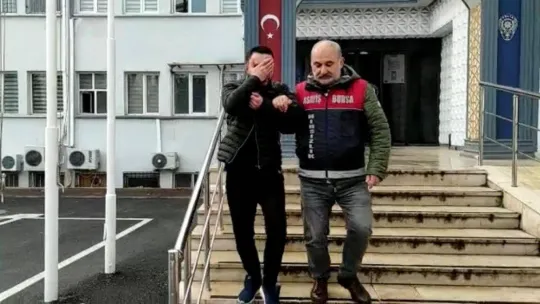 (Özel) Bursa'da genç kadını gasp etme anı kameraya yansıdı