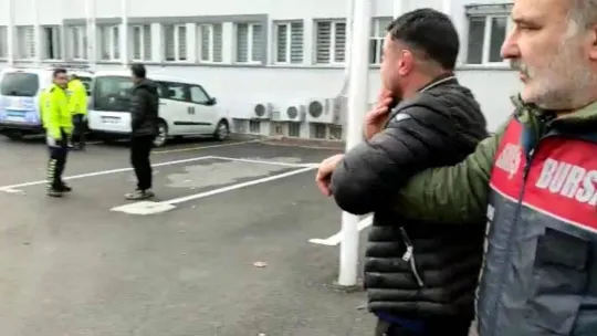 (Özel) Bursa'da genç kadını gasp etme anı kameraya yansıdı