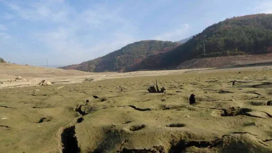 (Özel) Bursa'da kuraklık alarmı....Tamamen kurudu, havadan böyle görüntülendi