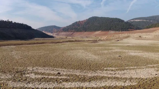 (Özel) Bursa'da kuraklık alarmı....Tamamen kurudu, havadan böyle görüntülendi