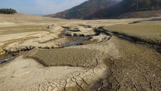 (Özel) Bursa'da kuraklık alarmı....Tamamen kurudu, havadan böyle görüntülendi