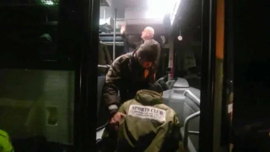 (Özel) Bursa'da nefes kesen kovalamaca...Minibüsten 31 kaçak çıktı