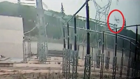 (Özel) Bursa'daki uçak kazası kamerada...Gökyüzünde 380 bin voltla gelen ölüm