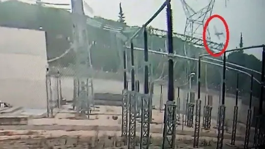 (Özel) Bursa'daki uçak kazası kamerada...Gökyüzünde 380 bin voltla gelen ölüm