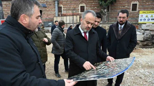 (Özel) Bursa'nın Unesco Dünya Miras listesindeki tarihi projesinde şok...'Aslında mezarların üzerinde geziyormuşuz'