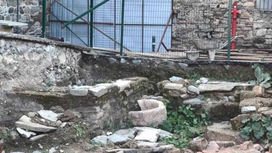 (Özel) Bursa'nın Unesco Dünya Miras listesindeki tarihi projesinde şok...'Aslında mezarların üzerinde geziyormuşuz'