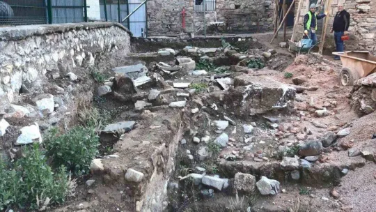 (Özel) Bursa'nın Unesco Dünya Miras listesindeki tarihi projesinde şok...'Aslında mezarların üzerinde geziyormuşuz'