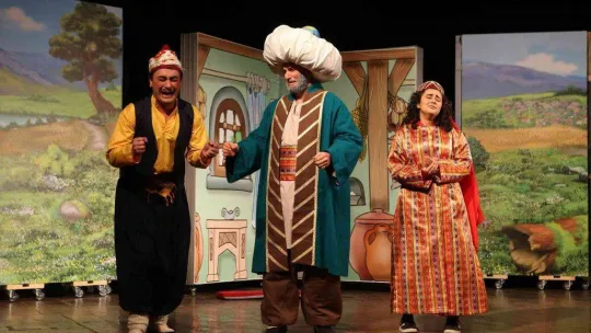 Özel gereksinimli gencin hikayesinden oluşturulan sahne duygulandırdı