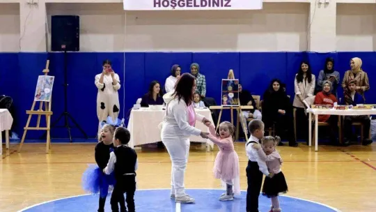 Özel gereksinimli minik öğreciler ayakta alkışlandı