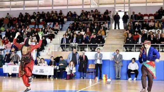 Özel gereksinimli minik öğreciler ayakta alkışlandı