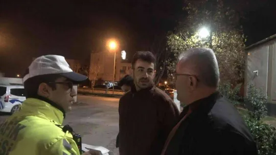 (Özel) Her gelen alkollü çıktı...Trafik polisine yakalanan babasını kurtarmak için geldi o da alkollü çıktı