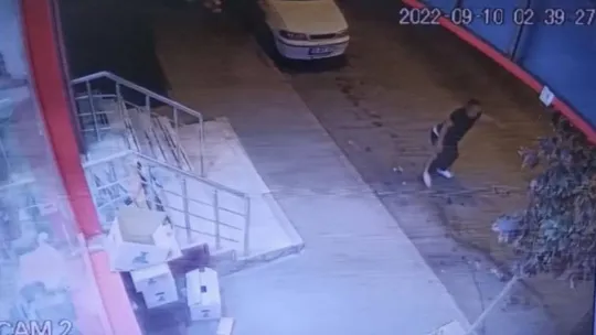 (Özel) İstanbul'da dehşet anları kamerada: Saldırıda vurulan adam yere yığıldı